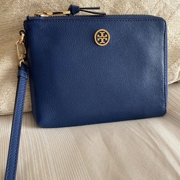Tory Burch Handbags - Tory Burch Periwinkle Pebbled Leather Wristlet